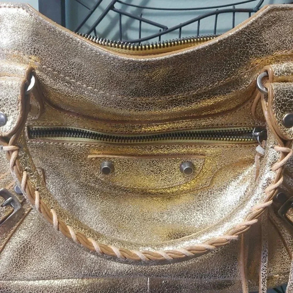 Shoulder  Bag/Satchel Sparkling Gold Crackled Leather Bag with Tassels - Picture 4 of 10